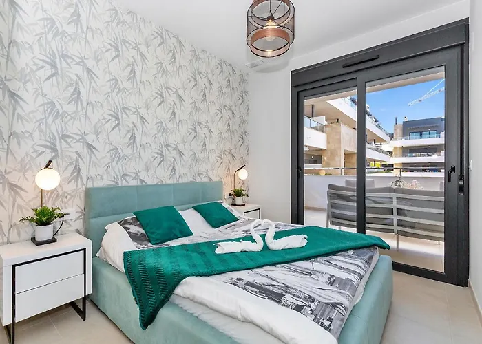 Lovely First Floor Apartment, Heating Pool !