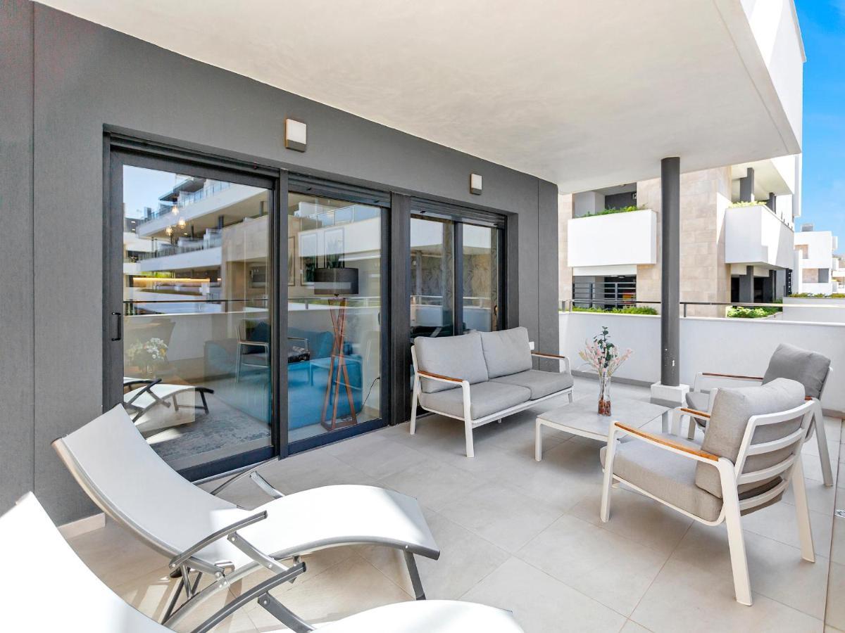 Lovely First Floor Apartment, Heating Pool ! Apartament