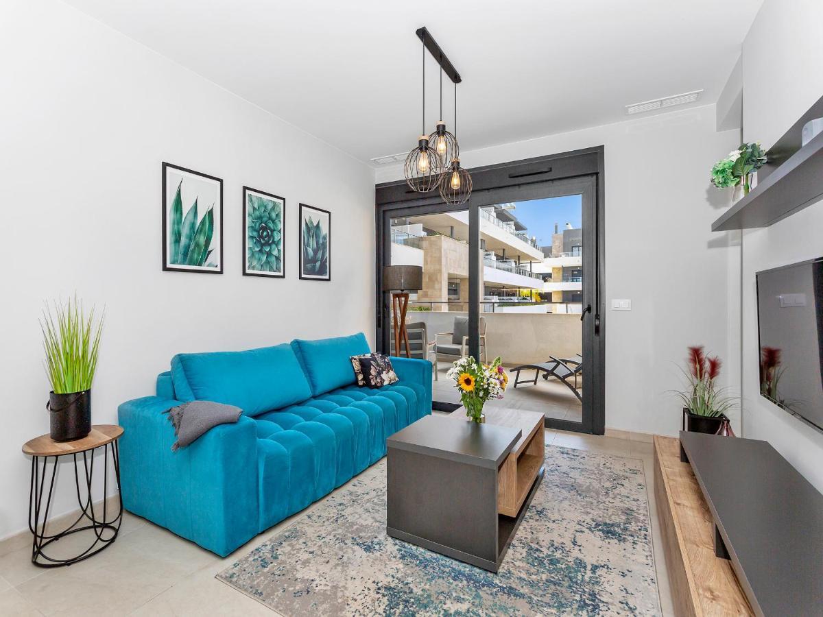 Lovely First Floor Apartment, Heating Pool ! Apartament