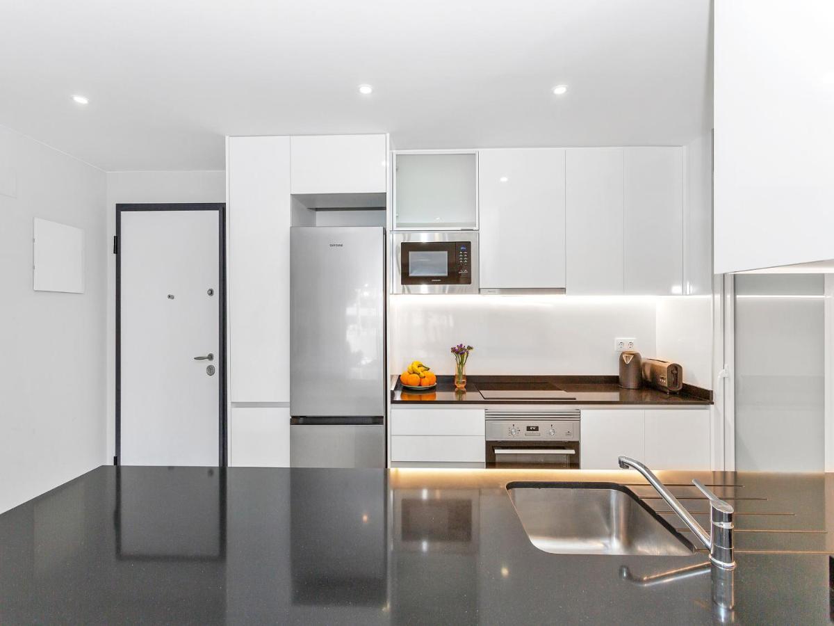 Apartament Lovely First Floor Apartment, Heating Pool !