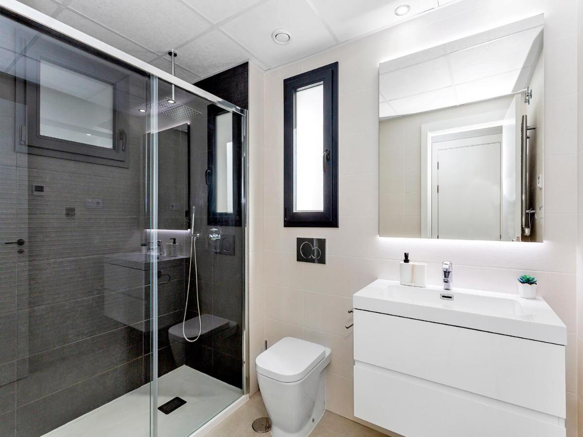 Lovely First Floor Apartment, Heating Pool ! Apartament *